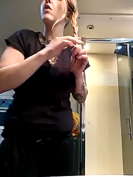 Snapshot of Astrid-Gilbert chatting on 02/19/25, 07:50 Astrid-Gilbert online show from 02/19/25, 07:50