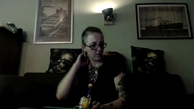 Snapshot of Astrid-Gilbert chatting on 03/06/25, 08:48 Astrid-Gilbert online show from 03/06/25, 08:48