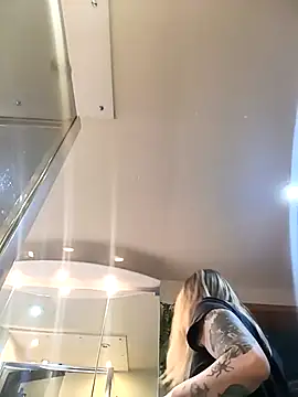 Snapshot of Astrid-Gilbert chatting on 03/19/25, 08:12 Astrid-Gilbert online show from 03/19/25, 08:12