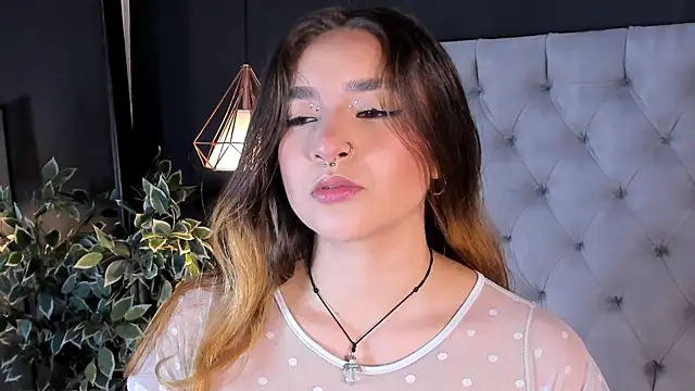 Snapshot of Shanntal_ chatting on 11/22/25, 02:16 Shanntal online show from 11/22/25, 02:16