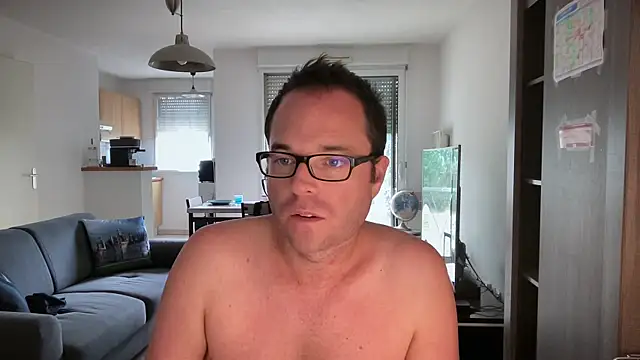 Snapshot of Funnyjul31 chatting on 10/04/25, 01:31 Funnyjul31 online show from 10/04/25, 01:31