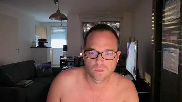 Snapshot of Funnyjul31 chatting on 10/14/25, 04:41 Funnyjul31 online show from 10/14/25, 04:41