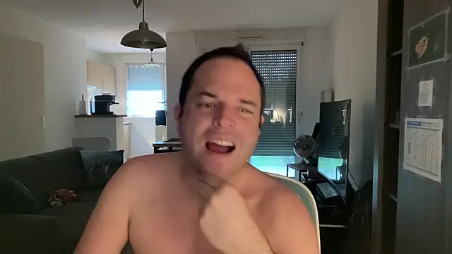 Snapshot of Funnyjul31 chatting on 02/05/26, 04:22 Funnyjul31 online show from 02/05/26, 04:22