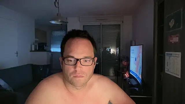 Snapshot of Funnyjul31 chatting on 03/23/26, 06:12 Funnyjul31 online show from 03/23/26, 06:12