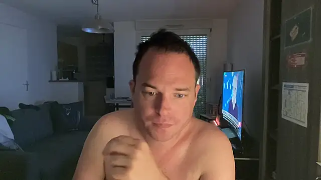 Snapshot of Funnyjul31 chatting on 04/18/26, 11:36 Funnyjul31 online show from 04/18/26, 11:36