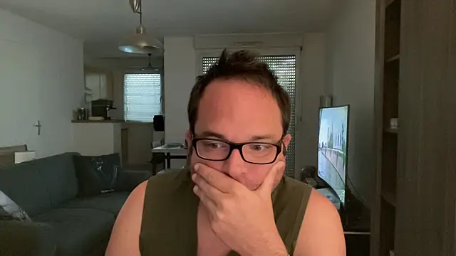 Snapshot of Funnyjul31 chatting on 05/18/26, 11:05 Funnyjul31 online show from 05/18/26, 11:05