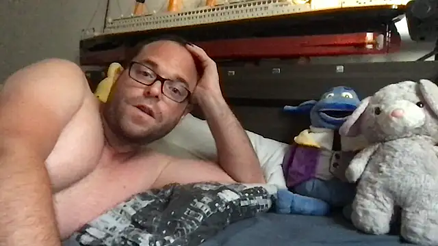 Snapshot of Funnyjul31 chatting on 05/29/26, 06:50 Funnyjul31 online show from 05/29/26, 06:50