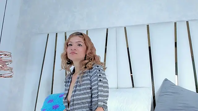 violet gray  online show from 01/28/25, 04:08
