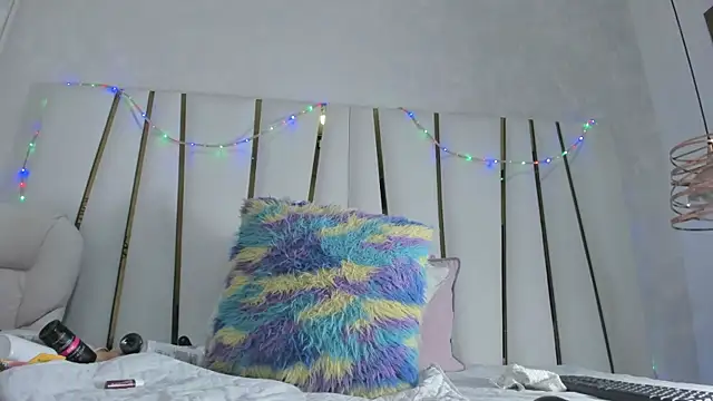 Snapshot of violet_gray_ chatting on 11/20/25, 10:04 violet gray online show from 11/20/25, 10:04