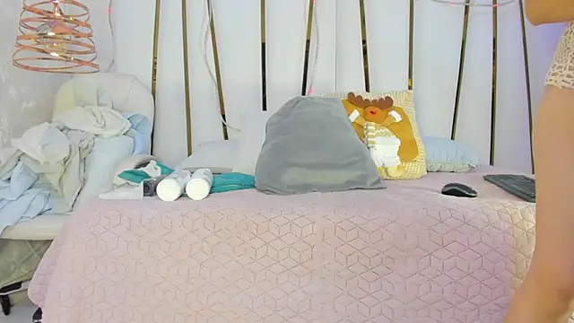 Snapshot of violet_gray_ chatting on 11/27/25, 11:34 violet gray online show from 11/27/25, 11:34