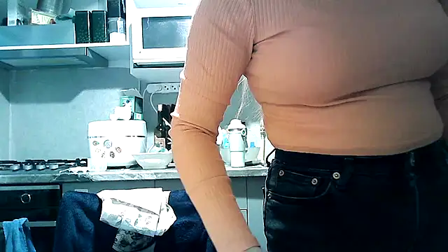 Snapshot of Misssweet_s chatting on 09/27/25, 04:17 Misssweet s online show from 09/27/25, 04:17