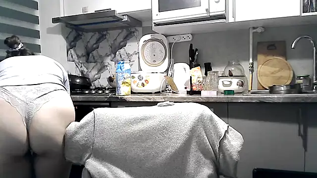 Snapshot of Misssweet_s chatting on 10/27/25, 08:02 Misssweet s online show from 10/27/25, 08:02