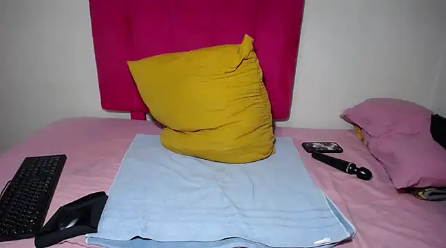 Snapshot of Mywife777 chatting on 03/20/25, 07:47 Mywife777 online show from 03/20/25, 07:47