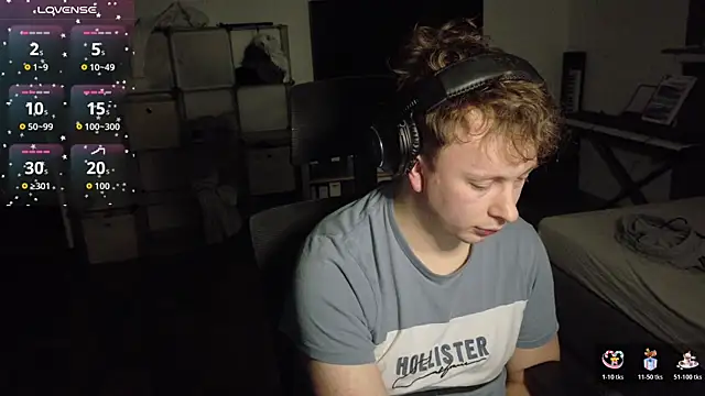 Snapshot of maxxmonroe chatting on 11/15/25, 02:09 maxxmonroe online show from 11/15/25, 02:09