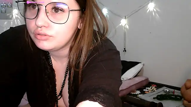 Snapshot of MrsJess chatting on 02/04/26, 05:41 MrsJess online show from 02/04/26, 05:41