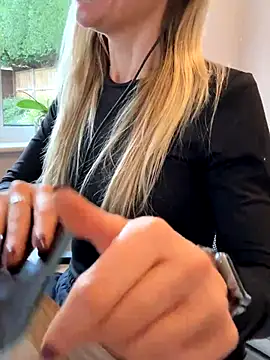 Phoebe Lily online show from 11/19/25, 01:33