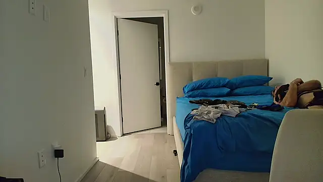 hotpartyboyclouds online show from 03/04/25, 08:02