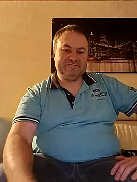 Snapshot of Pourleplasirs chatting on 02/19/25, 01:40 Pourleplasirs online show from 02/19/25, 01:40