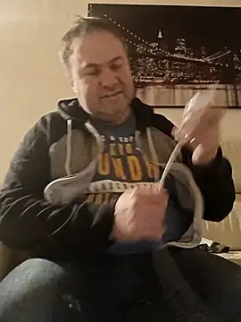 Snapshot of Pourleplasirs chatting on 02/27/25, 02:10 Pourleplasirs online show from 02/27/25, 02:10