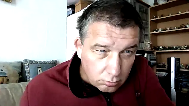 Snapshot of GrandpasDadBulg chatting on 10/01/25, 01:28 GrandpasDadBulg online show from 10/01/25, 01:28