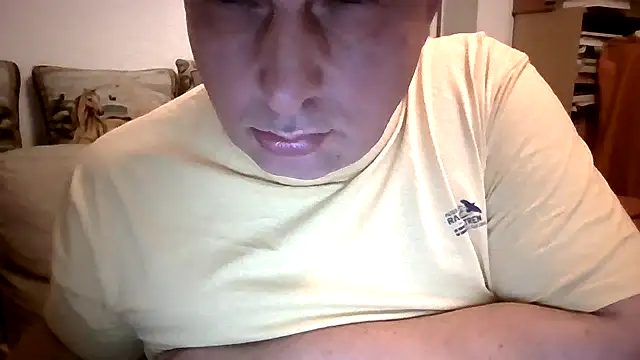 Snapshot of GrandpasDadBulg chatting on 10/26/25, 10:04 GrandpasDadBulg online show from 10/26/25, 10:04