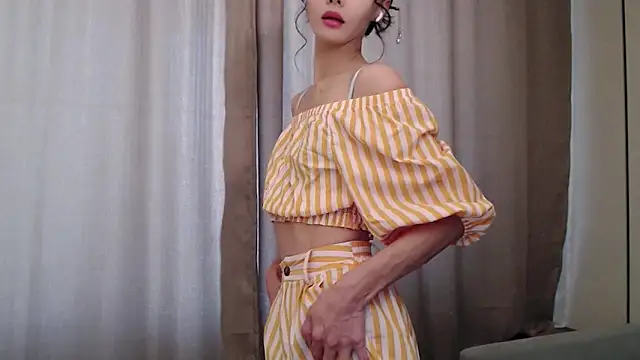 Snapshot of Fudzik0 chatting on 10/30/25, 05:20 Fudzik0 online show from 10/30/25, 05:20