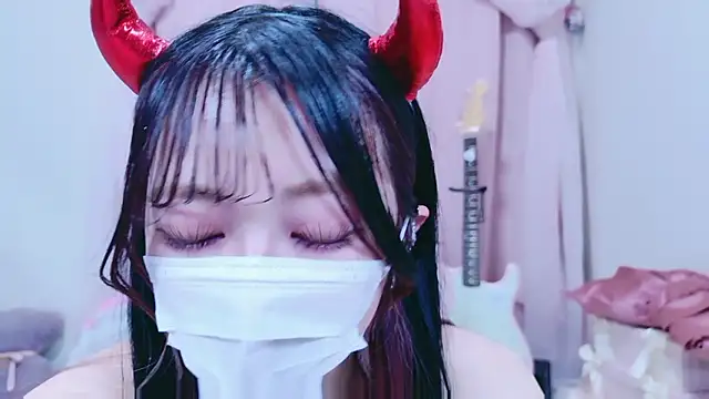 Snapshot of Megu-mimi chatting on 12/05/25, 01:42 Megu-mimi online show from 12/05/25, 01:42