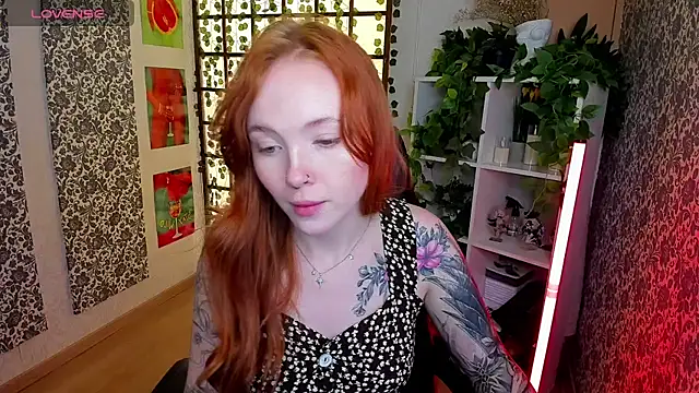 Maya Light online show from 10/06/25, 01:58