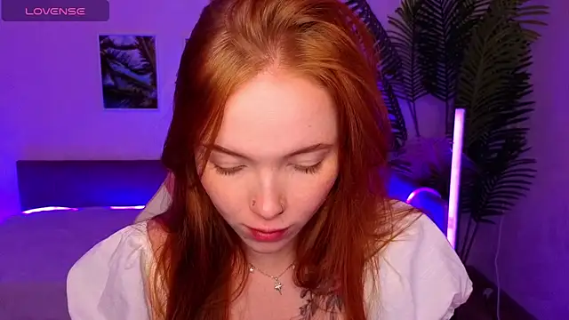 Maya Light online show from 10/15/25, 02:01