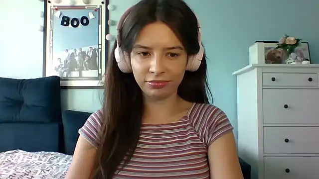 Snapshot of LariceSexy chatting on 09/23/25, 12:08 LariceSexy online show from 09/23/25, 12:08
