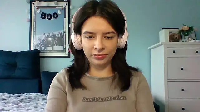 Snapshot of LariceSexy chatting on 10/08/25, 12:14 LariceSexy online show from 10/08/25, 12:14