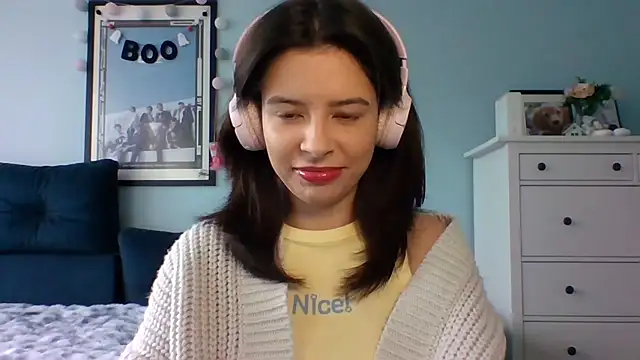 Snapshot of LariceSexy chatting on 10/16/25, 12:17 LariceSexy online show from 10/16/25, 12:17