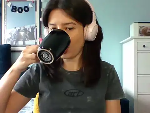 Snapshot of LariceSexy chatting on 10/17/25, 12:08 LariceSexy online show from 10/17/25, 12:08