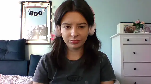 Snapshot of LariceSexy chatting on 10/20/25, 12:16 LariceSexy online show from 10/20/25, 12:16