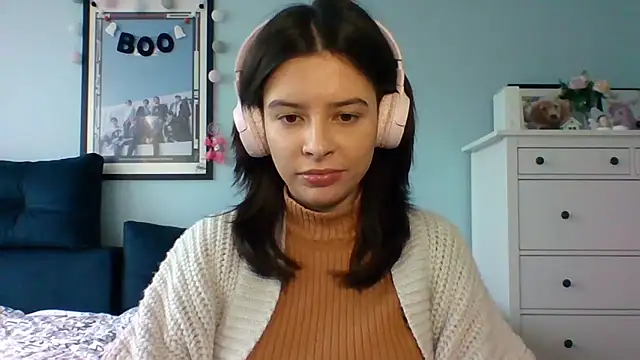 Snapshot of LariceSexy chatting on 10/24/25, 12:12 LariceSexy online show from 10/24/25, 12:12