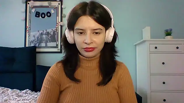 Snapshot of LariceSexy chatting on 11/11/25, 01:11 LariceSexy online show from 11/11/25, 01:11