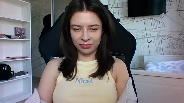 Snapshot of LariceSexy chatting on 11/22/25, 01:21 LariceSexy online show from 11/22/25, 01:21