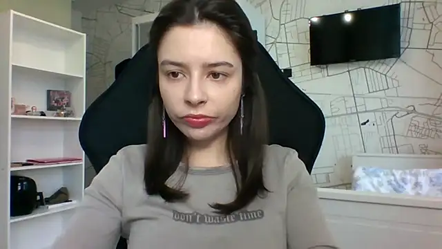 Snapshot of LariceSexy chatting on 12/01/25, 01:05 LariceSexy online show from 12/01/25, 01:05