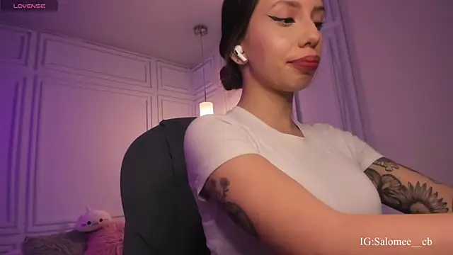 Snapshot of Salome__evans chatting on 11/12/25, 05:24 Salome evans online show from 11/12/25, 05:24