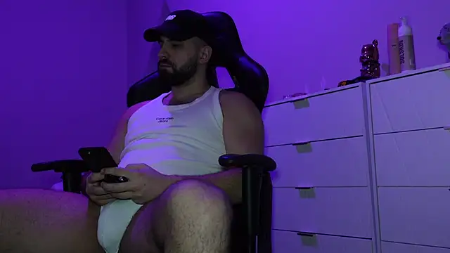 Snapshot of lucas_kazimm chatting on 01/27/25, 04:43 lucas kazimm online show from 01/27/25, 04:43