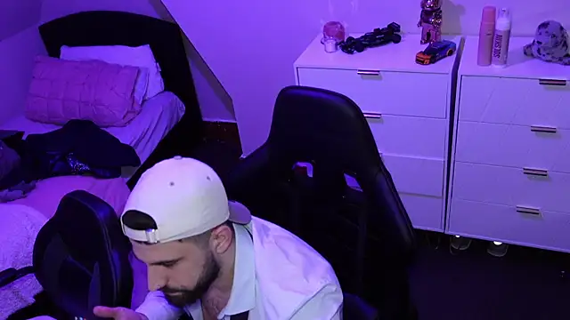 Snapshot of lucas_kazimm chatting on 01/30/25, 03:51 lucas kazimm online show from 01/30/25, 03:51