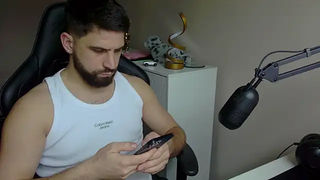 Snapshot of lucas_kazimm chatting on 02/10/25, 02:05 lucas kazimm online show from 02/10/25, 02:05