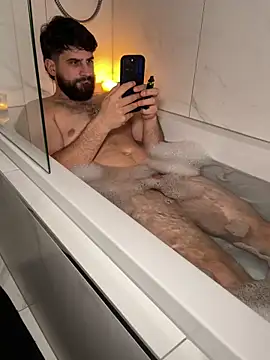 Snapshot of lucas_kazimm chatting on 11/12/25, 05:02 lucas kazimm online show from 11/12/25, 05:02