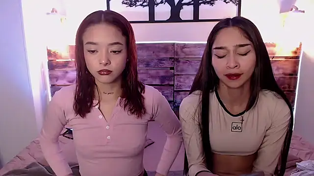 Snapshot of violet_thomson chatting on 02/18/25, 03:53 violet thomson online show from 02/18/25, 03:53