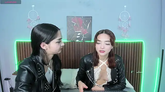 Snapshot of violet_thomson chatting on 03/10/25, 10:02 violet thomson online show from 03/10/25, 10:02