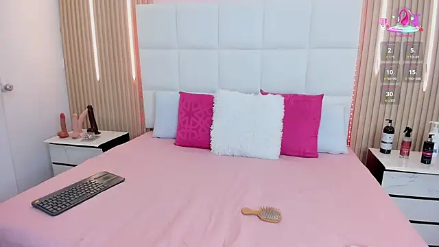 Mia greco  online show from 10/17/25, 08:11