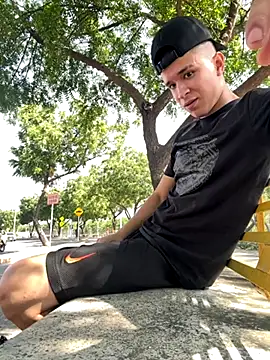 Snapshot of arevalo1124 chatting on 11/15/25, 02:24 arevalo1124 online show from 11/15/25, 02:24