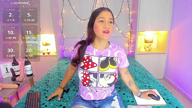 Snapshot of CandyyMaria chatting on 11/06/25, 07:37 CandyyMaria online show from 11/06/25, 07:37