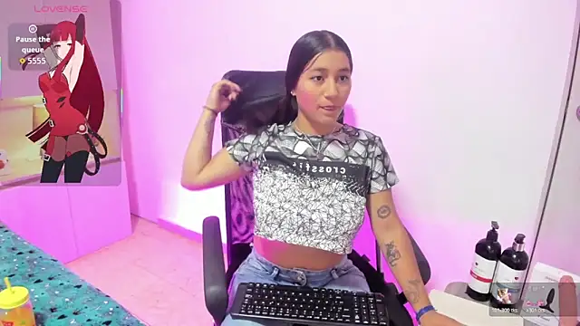 Snapshot of CandyyMaria chatting on 11/12/25, 07:57 CandyyMaria online show from 11/12/25, 07:57