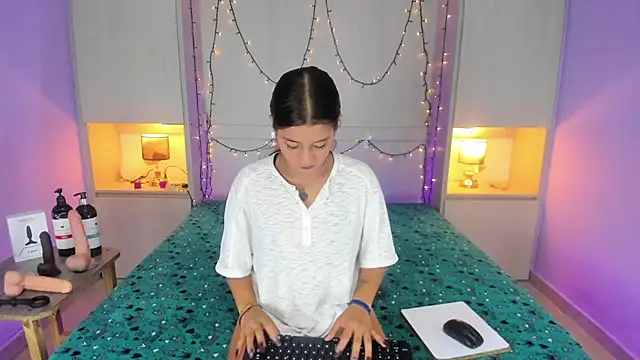 Snapshot of CandyyMaria chatting on 11/14/25, 03:00 CandyyMaria online show from 11/14/25, 03:00